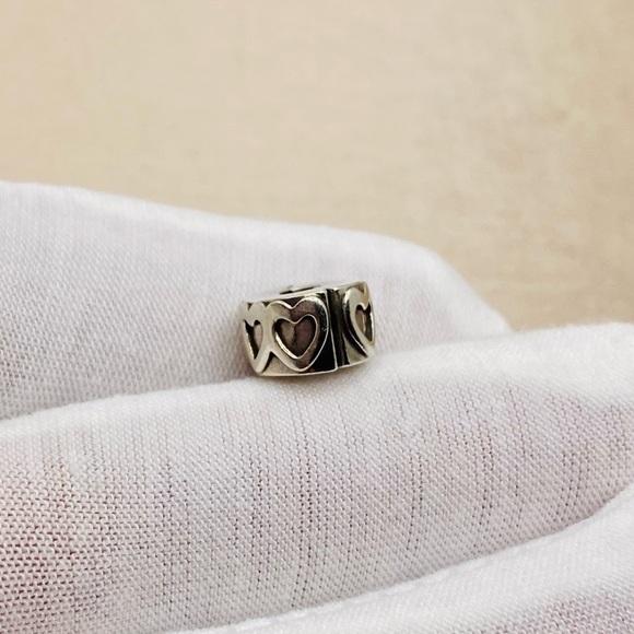 EUC Pandora 791978 Sterling Silver Row of Hearts Clip - Picture 4 of 8